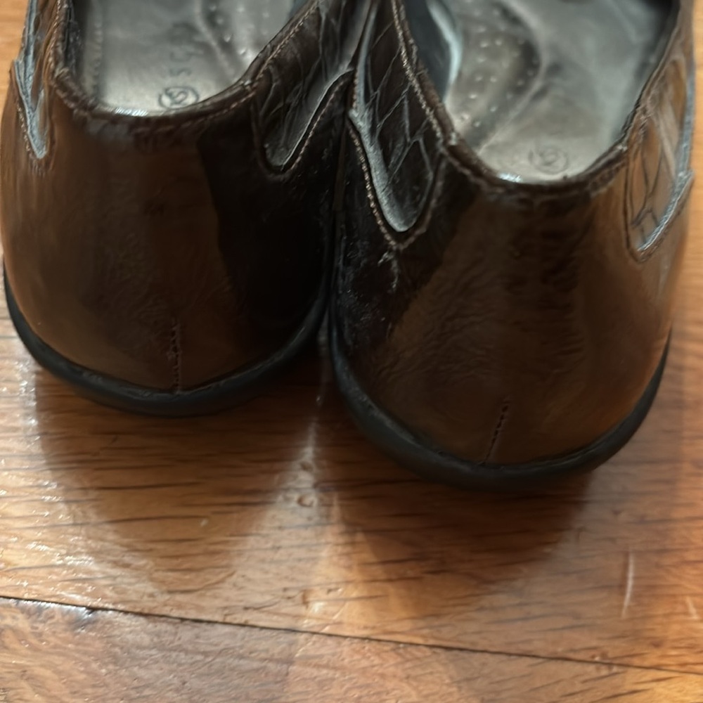 Karen Scott slip on ballet flats in chocolate with buckle size 7 - Picture 9 of 10